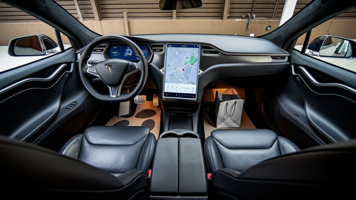 Intérieur Tesla avec écran