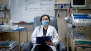 Médecin en consultation