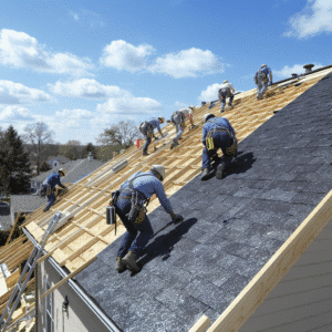 découvrez tout ce qu'il faut savoir sur les travaux de toiture : apprenez quand et comment refaire sa toiture de manière efficace, les matériaux à privilégier, les étapes à suivre et les conseils d'experts pour assurer la durabilité et l'esthétique de votre maison.